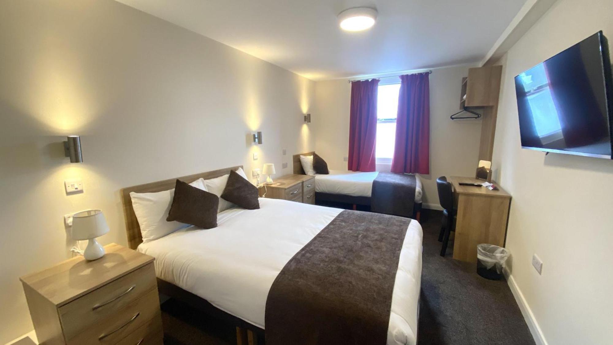 Russ Hill Hotel Charlwood Room photo