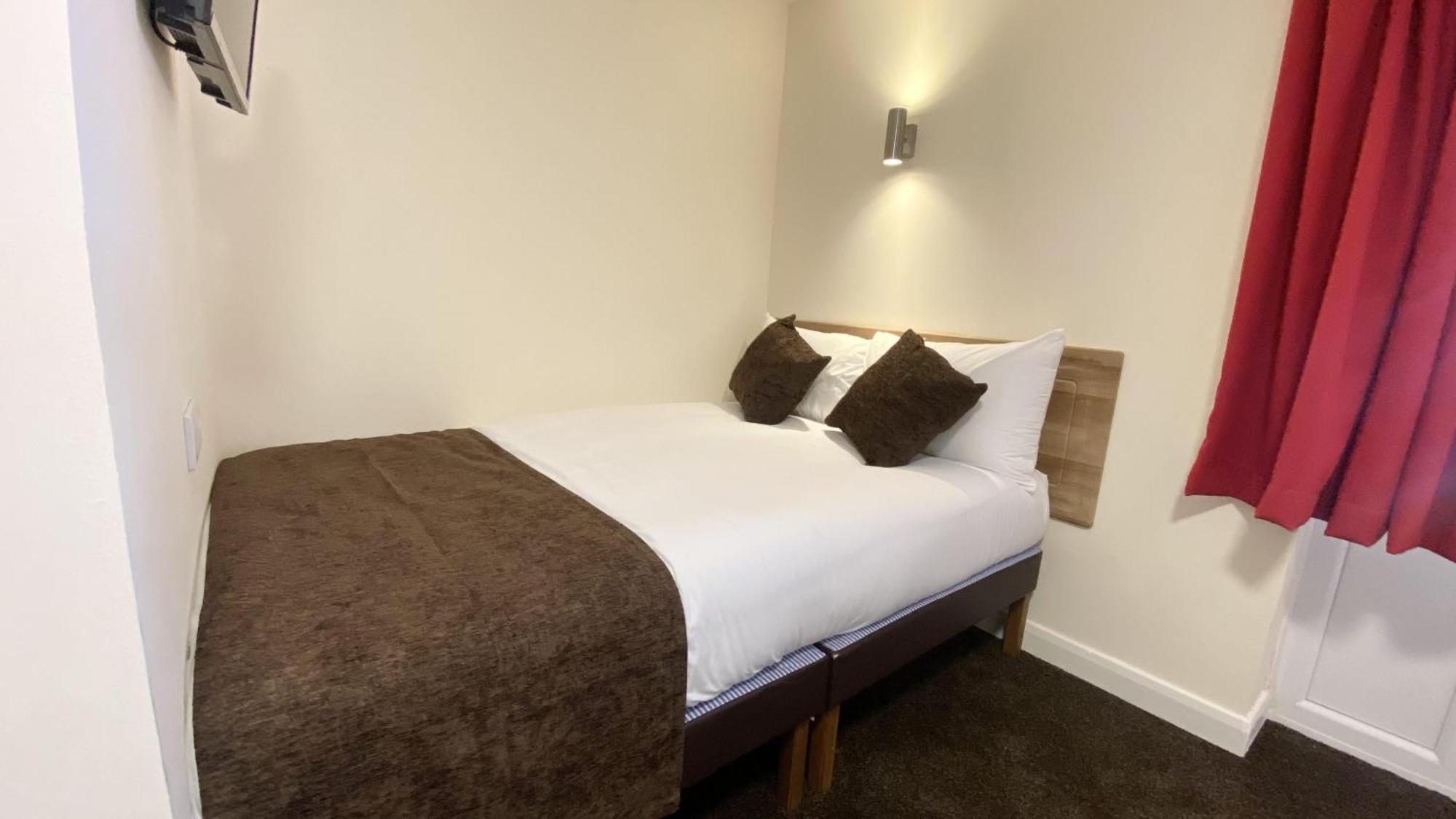 Russ Hill Hotel Charlwood Room photo