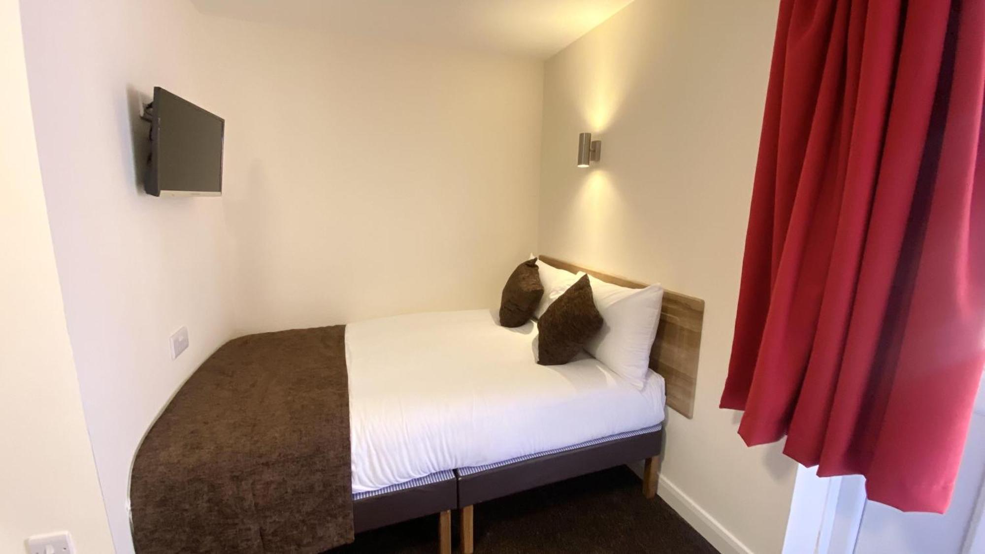 Russ Hill Hotel Charlwood Room photo