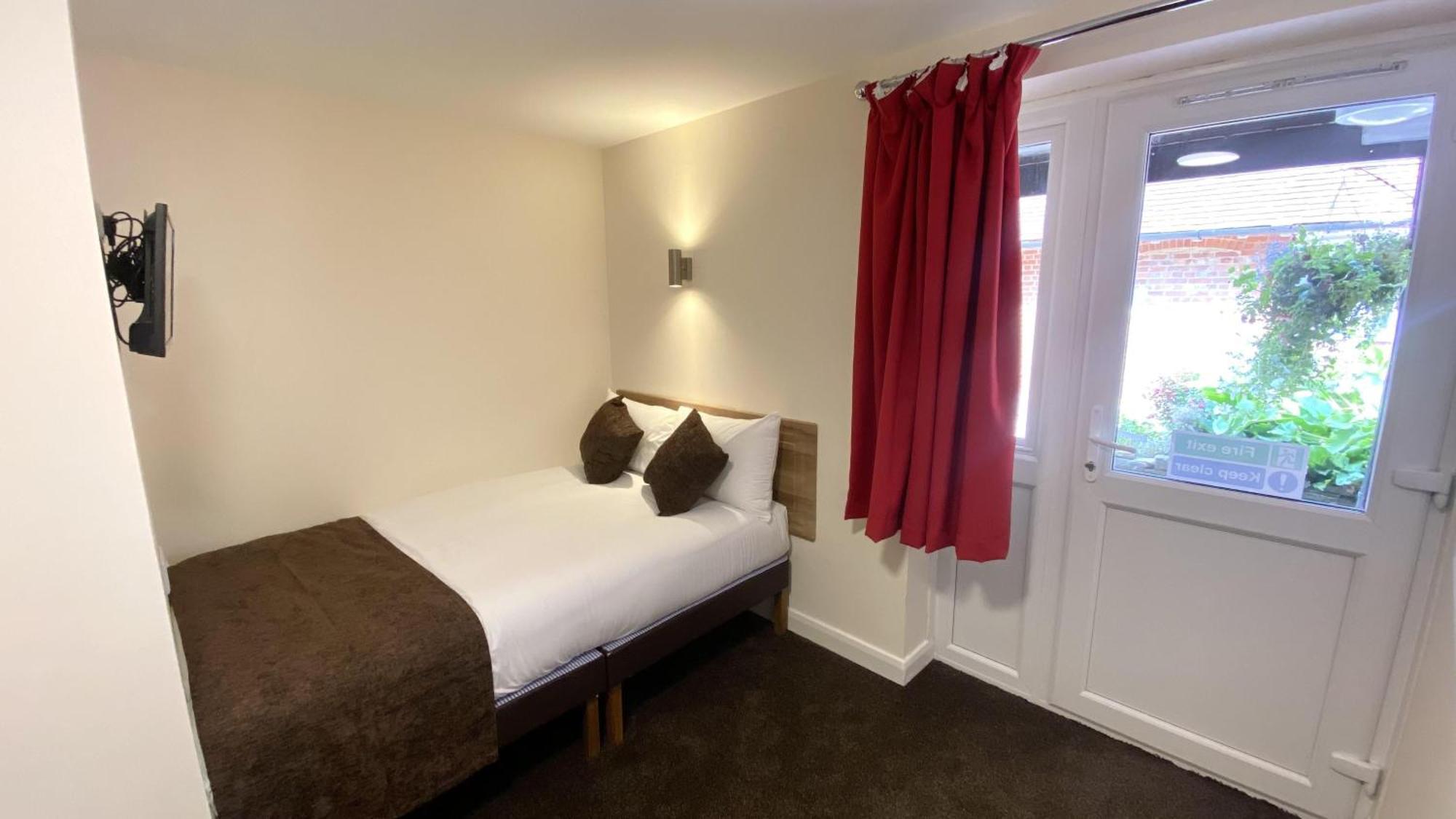 Russ Hill Hotel Charlwood Room photo