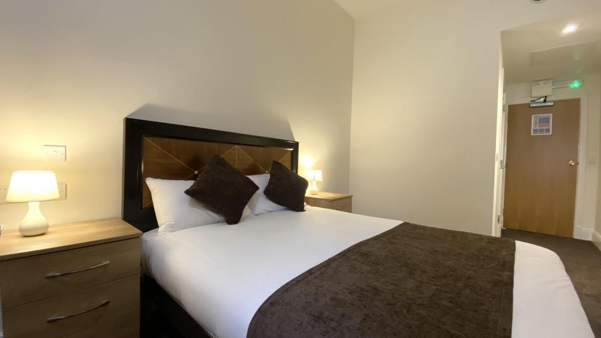 Russ Hill Hotel Charlwood Room photo