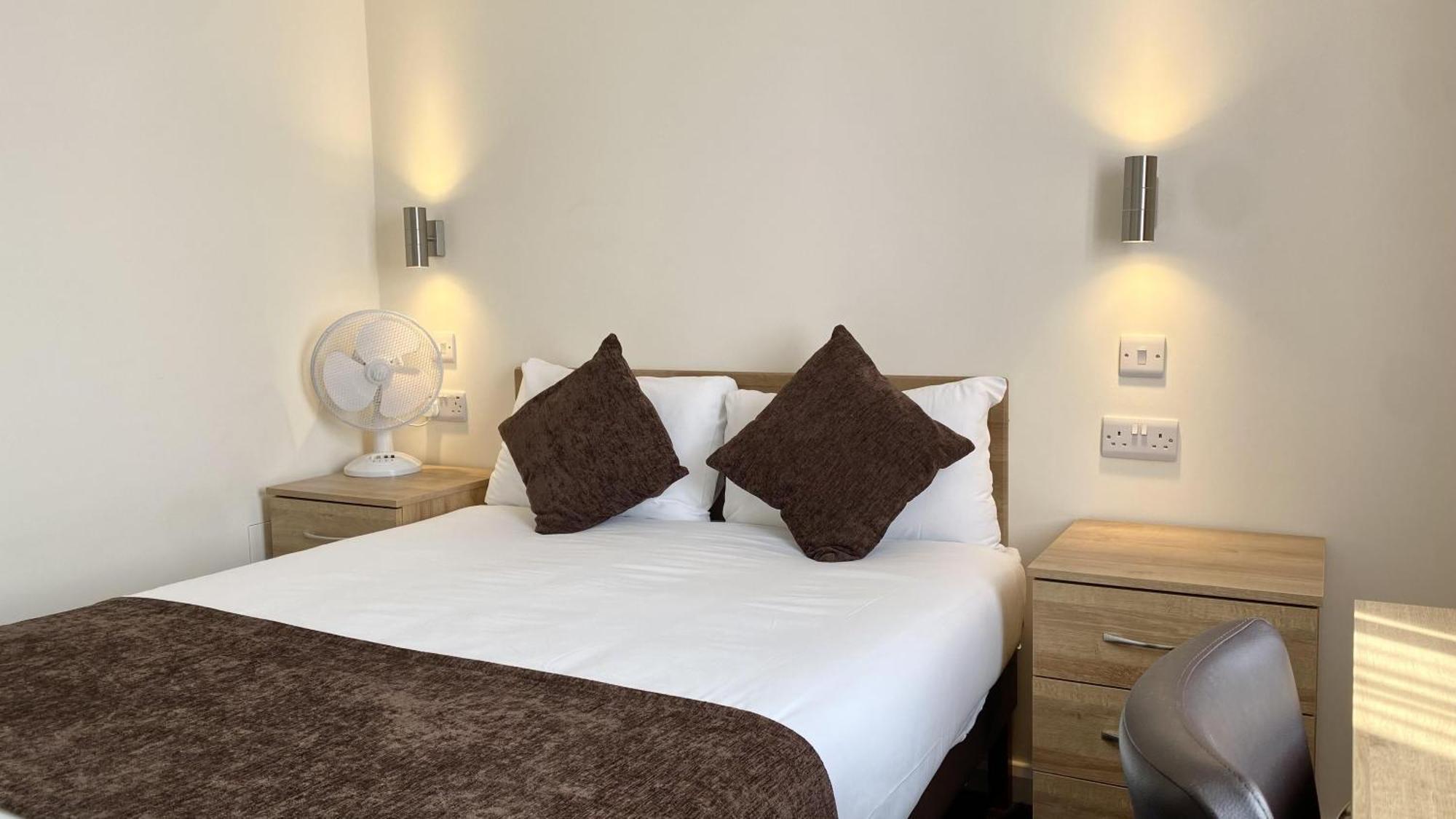 Russ Hill Hotel Charlwood Room photo